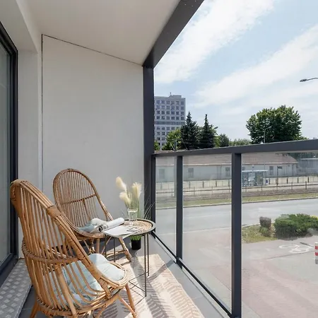Apartment With Balcony & Parking Mogilska By Renters Prestige-2